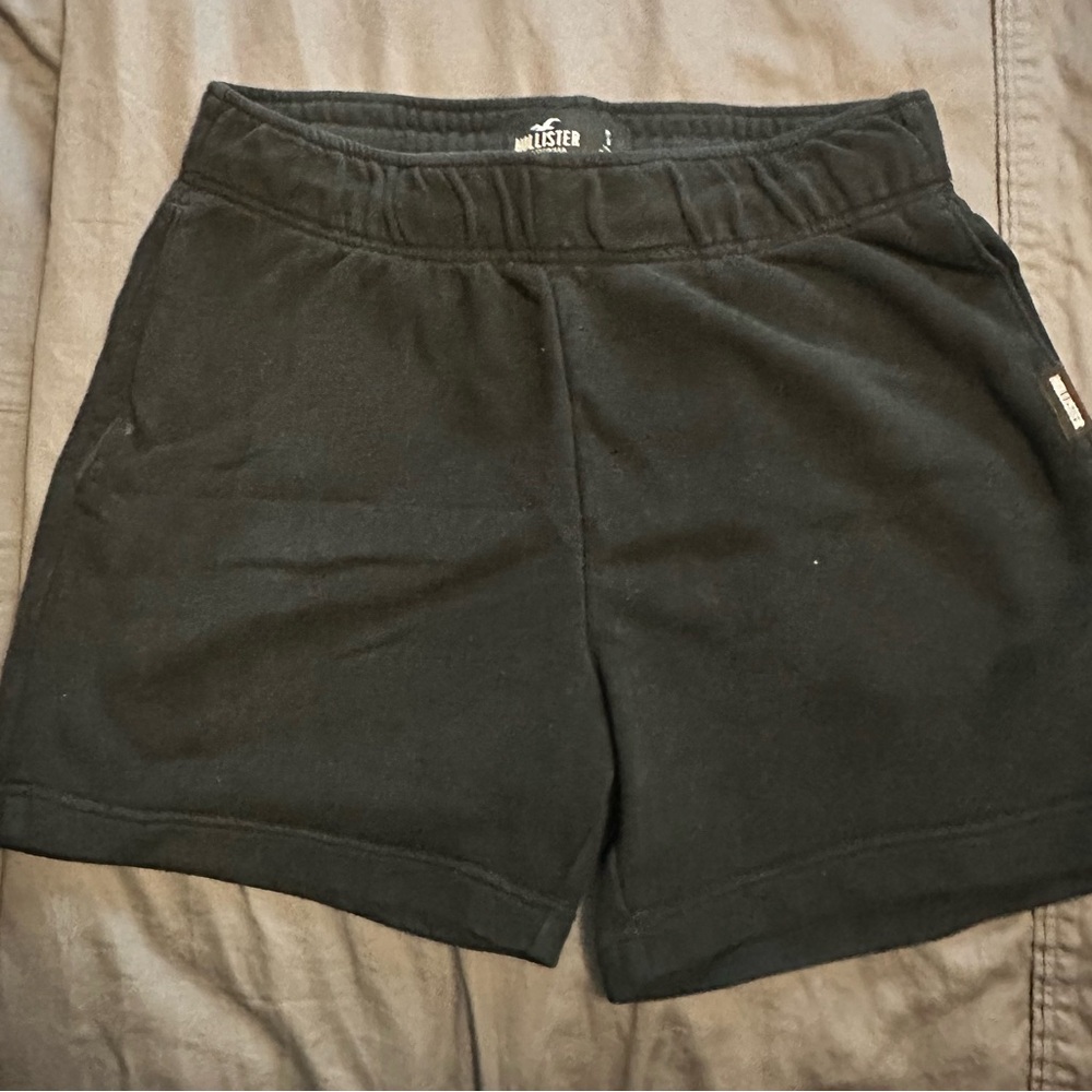 Hollister Men’s black jersey Dark Shorts. Size small